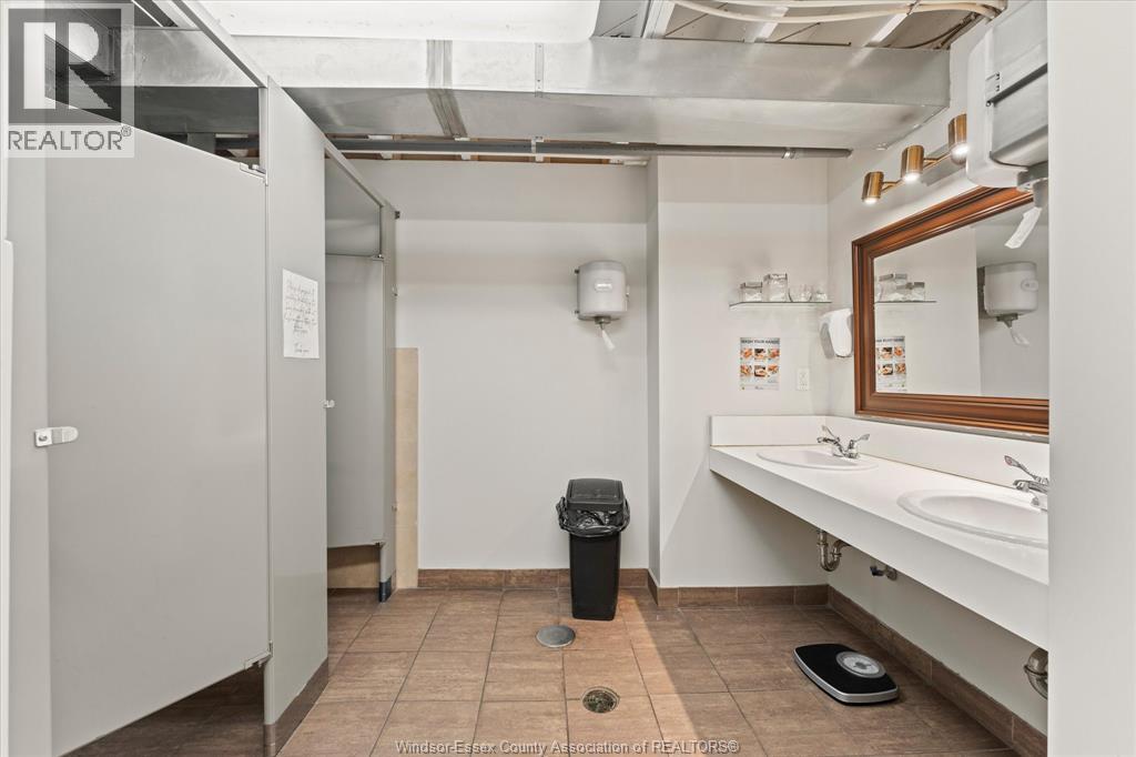 1623 Wyandotte Street East Unit# Lower 2 Property Photo 27