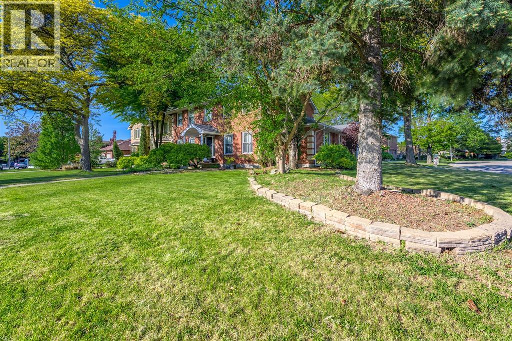 706 Esser Crescent Property Photo 3
