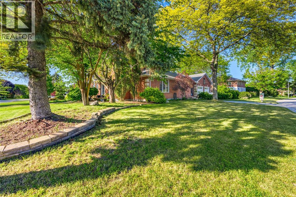 706 Esser Crescent Property Photo 4