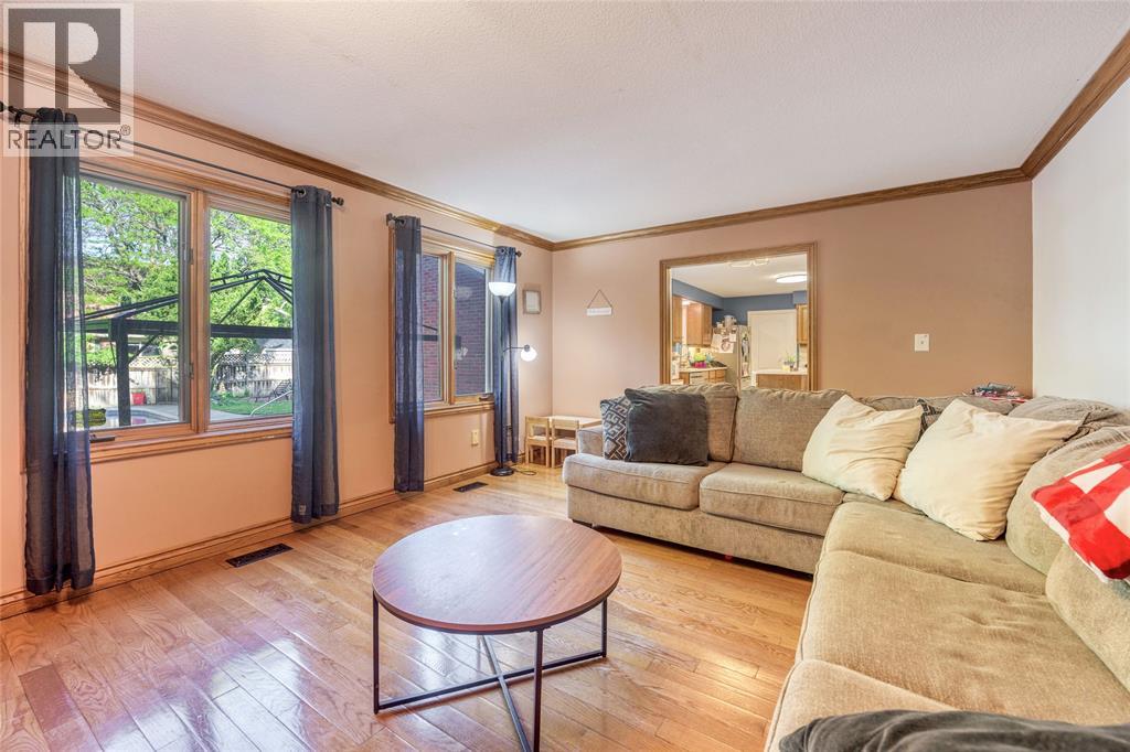 706 Esser Crescent Property Photo 10