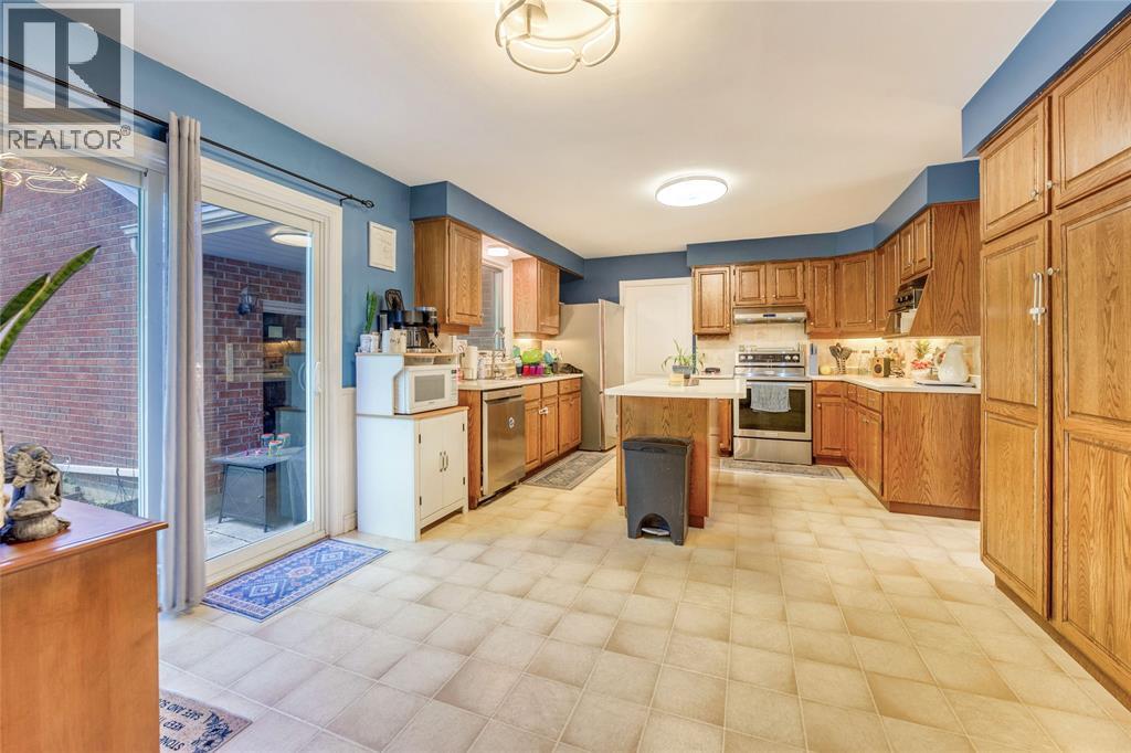 706 Esser Crescent Property Photo 11