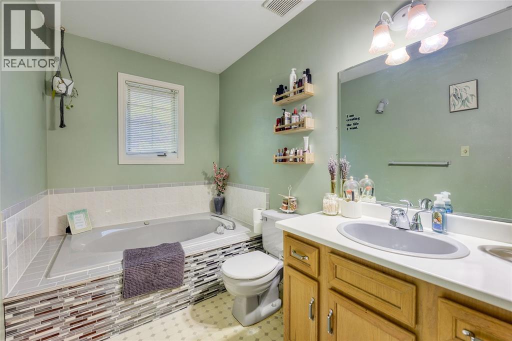 706 Esser Crescent Property Photo 16