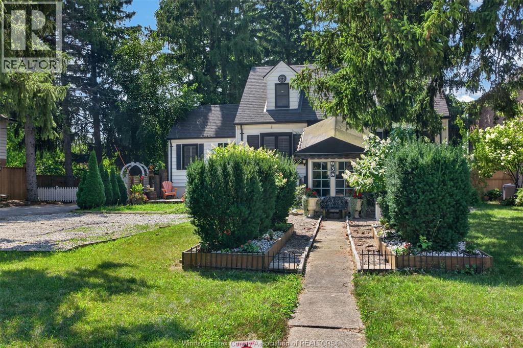935 Bartlet Property Photo 3