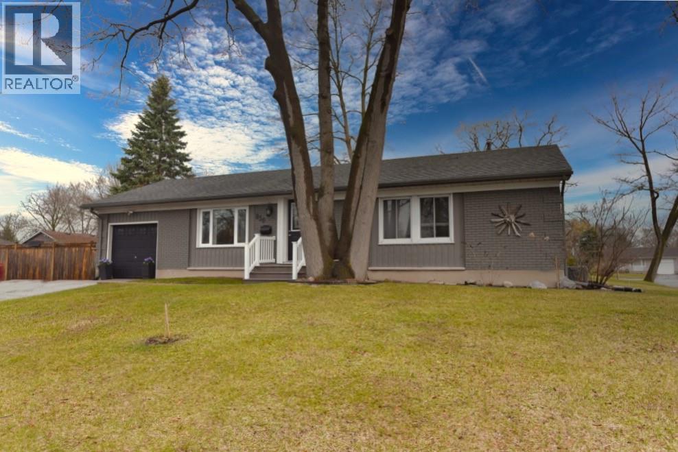 830 Champlain ROAD Property Photo 1