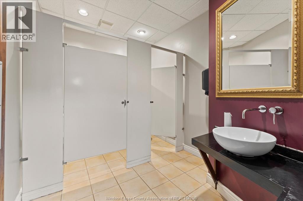 122 Chatham Street West Property Photo 23