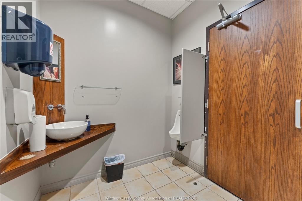 122 Chatham Street West Property Photo 25