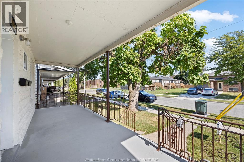 1056-1060 Niagara Property Photo 4