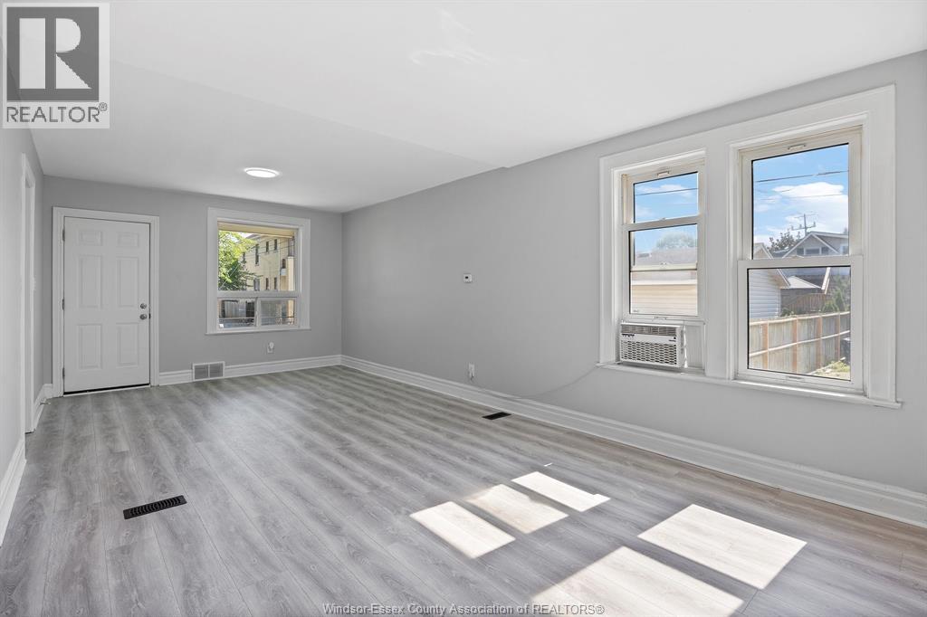 1056-1060 Niagara Property Photo 11