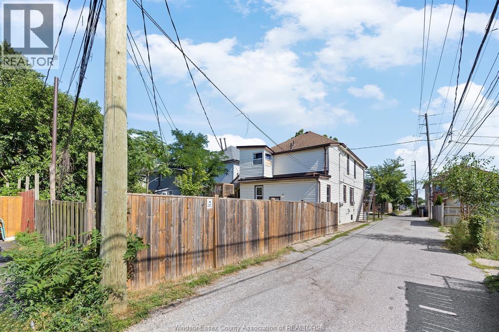 1056-1060 Niagara Property Photo 24
