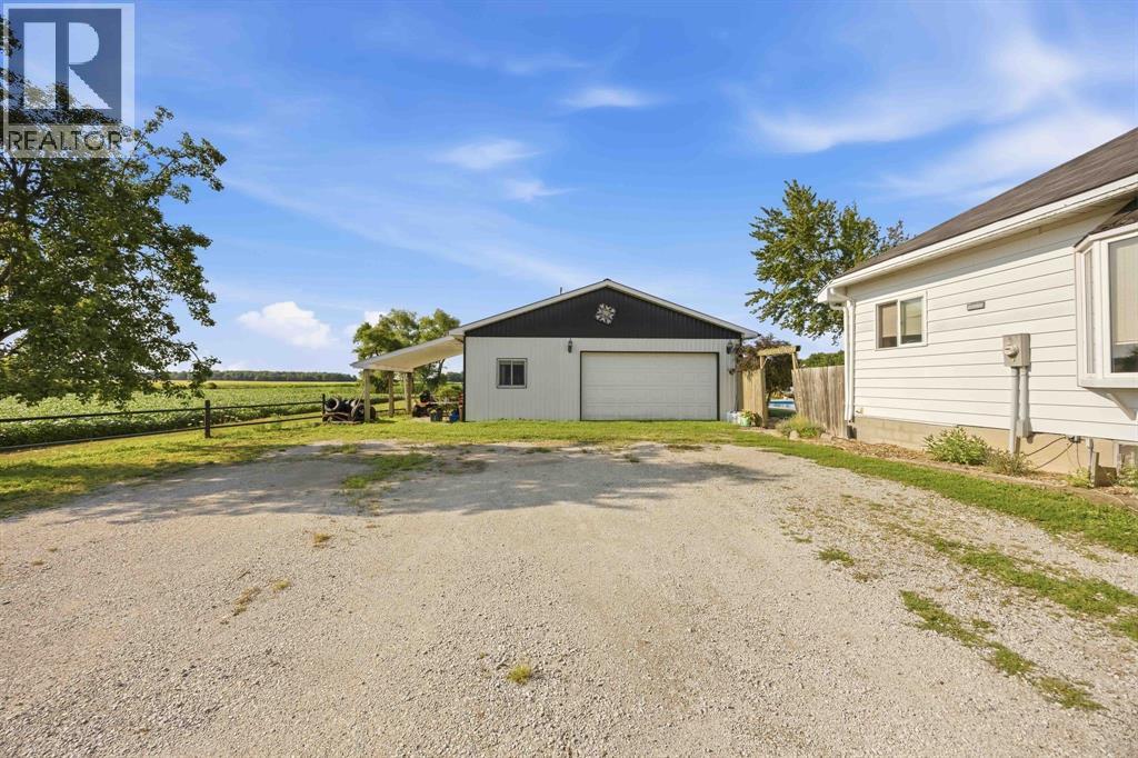 1061 Oil Springs Line Property Photo 9