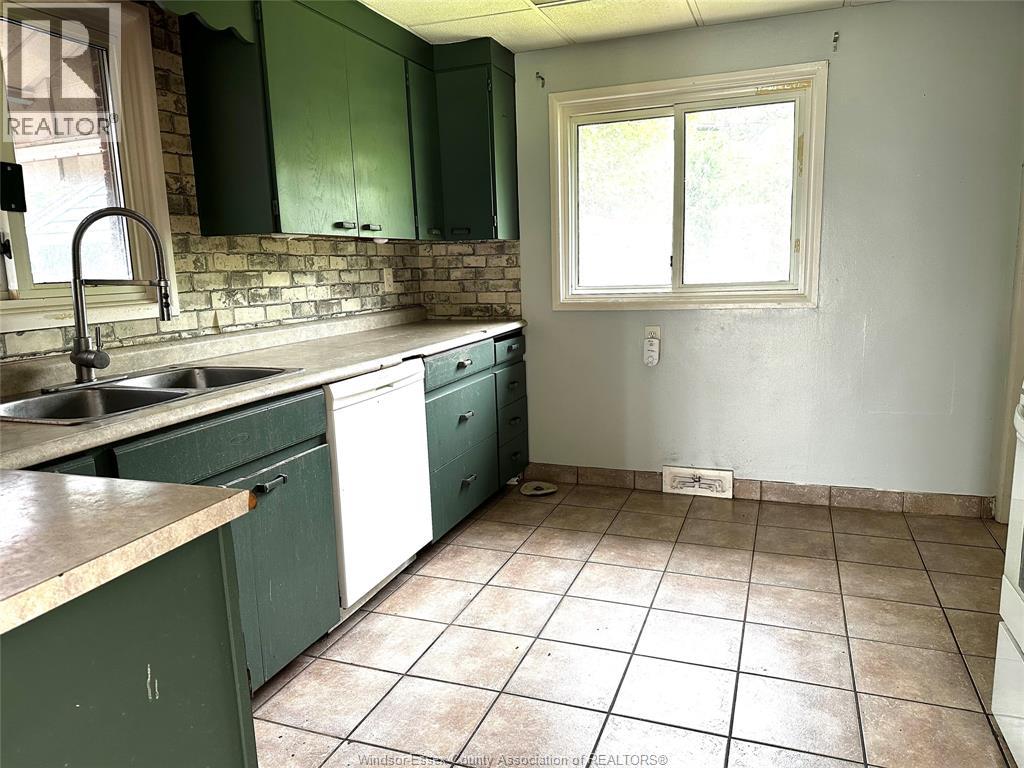 3615 Longfellow Property Photo 4
