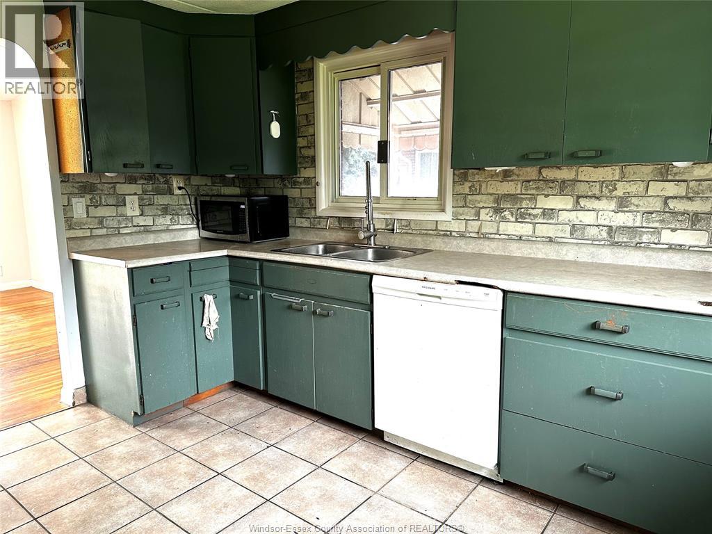 3615 Longfellow Property Photo 5