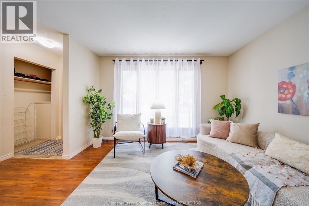 381 Carling Property Photo 9