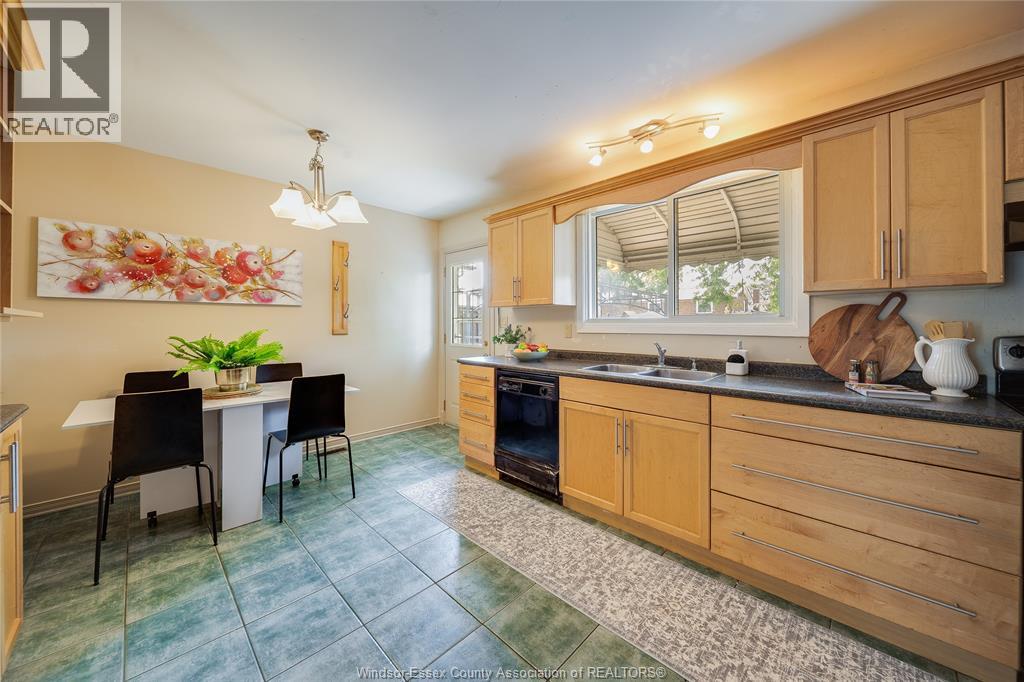 381 Carling Property Photo 11
