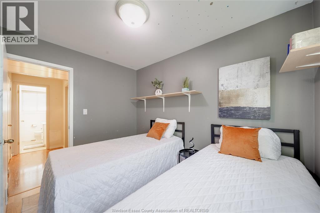 381 Carling Property Photo 27