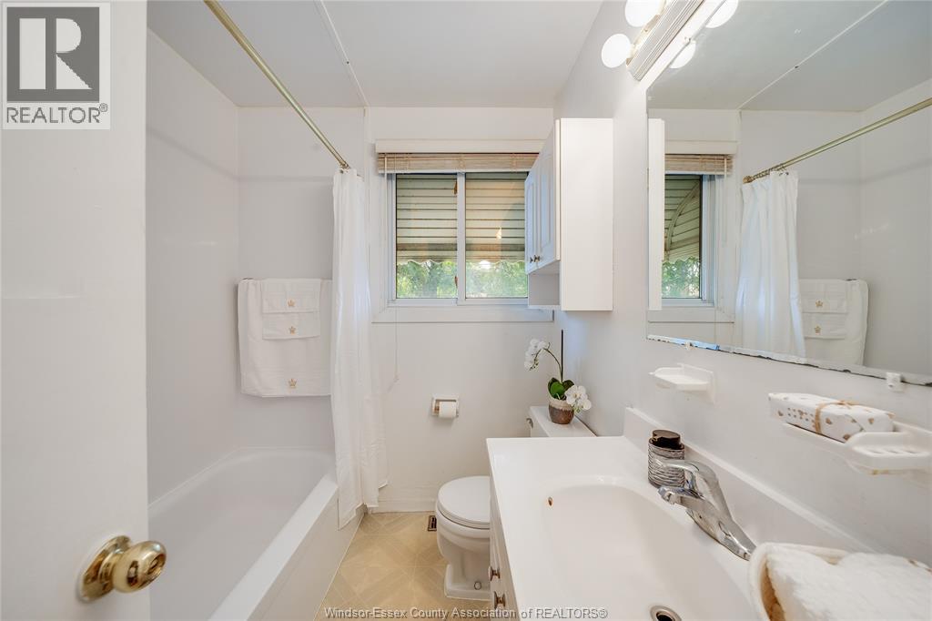 381 Carling Property Photo 28