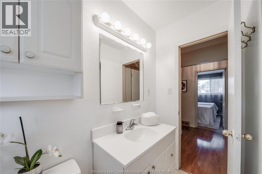 381 Carling Property Photo 29