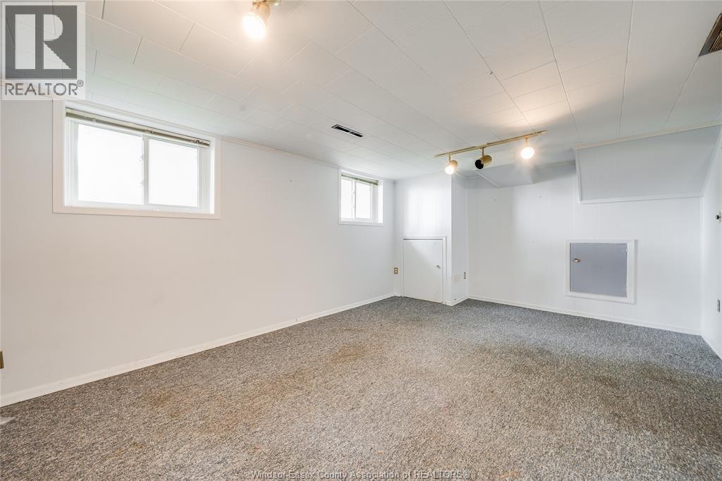 381 Carling Property Photo 32
