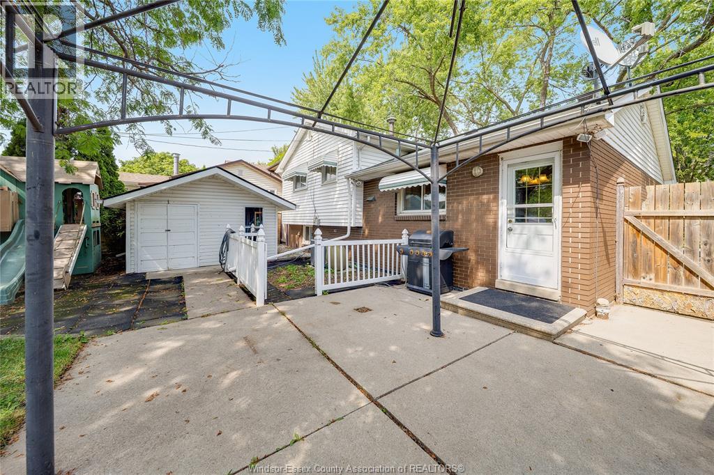 381 Carling Property Photo 50