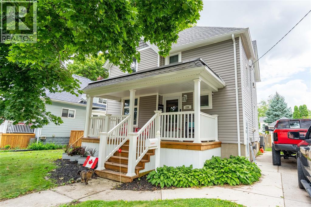 236 BROCK STREET South Property Photo 1