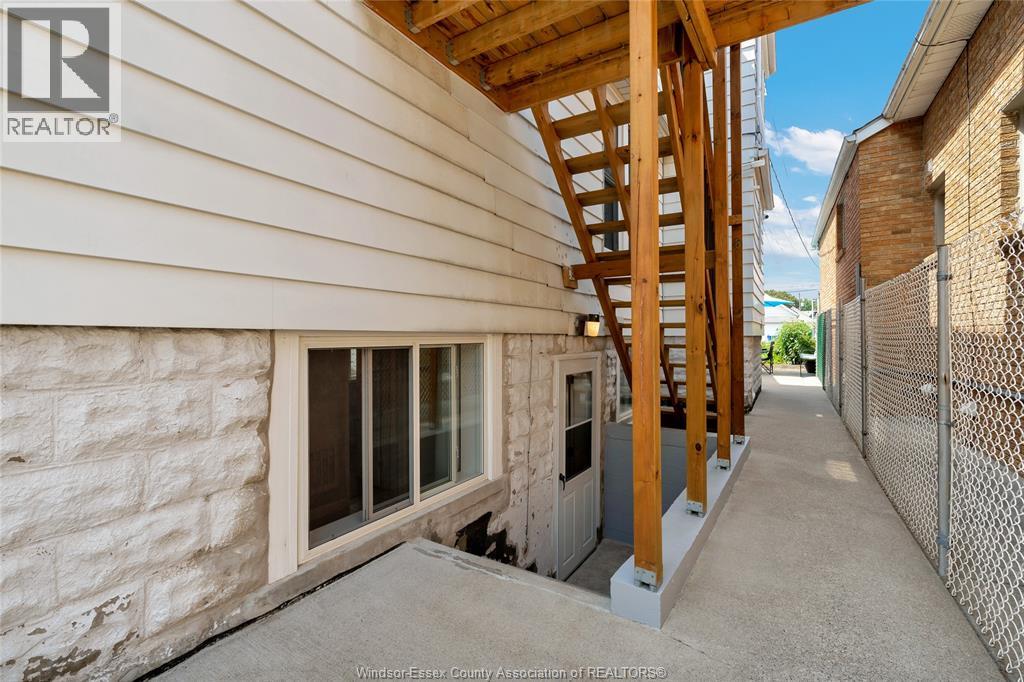 881 Parent Avenue Unit# Lower Property Photo 2