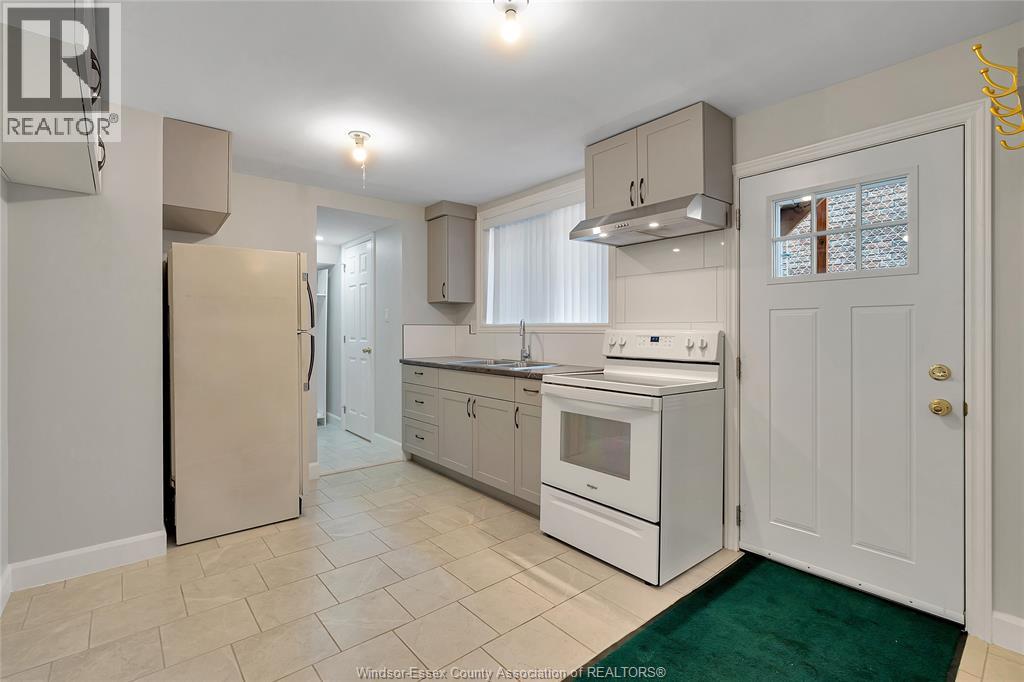 881 Parent Avenue Unit# Lower Property Photo 3