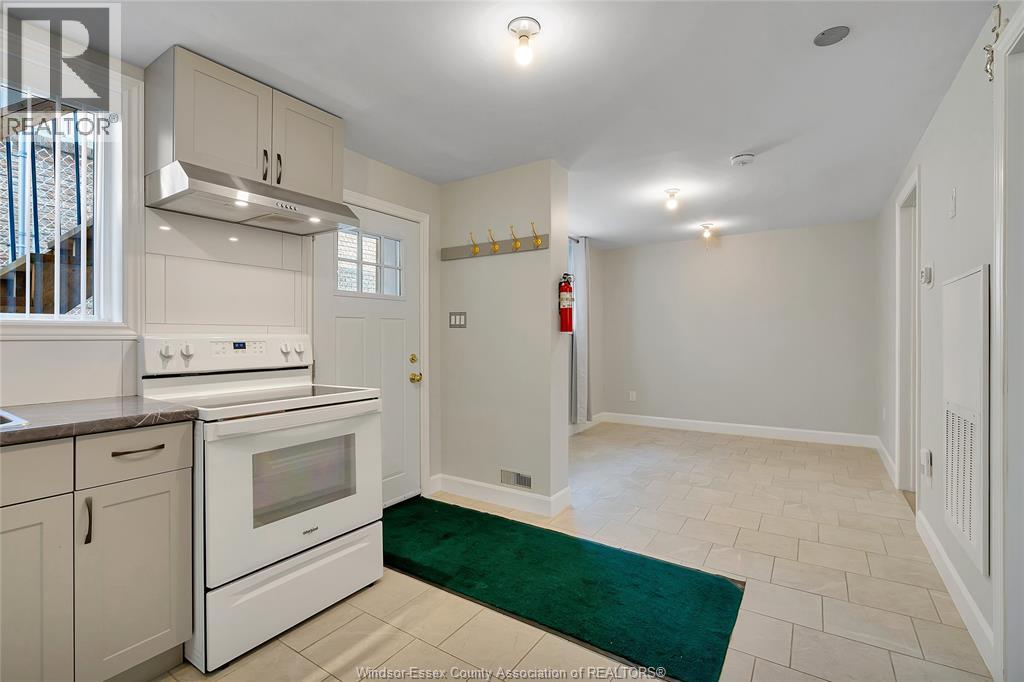 881 Parent Avenue Unit# Lower Property Photo 4