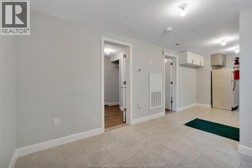 881 Parent Avenue Unit# Lower Property Photo 8