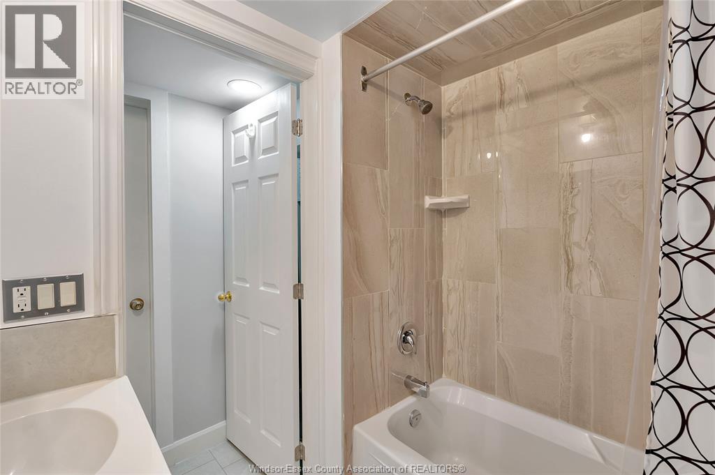 881 Parent Avenue Unit# Lower Property Photo 17