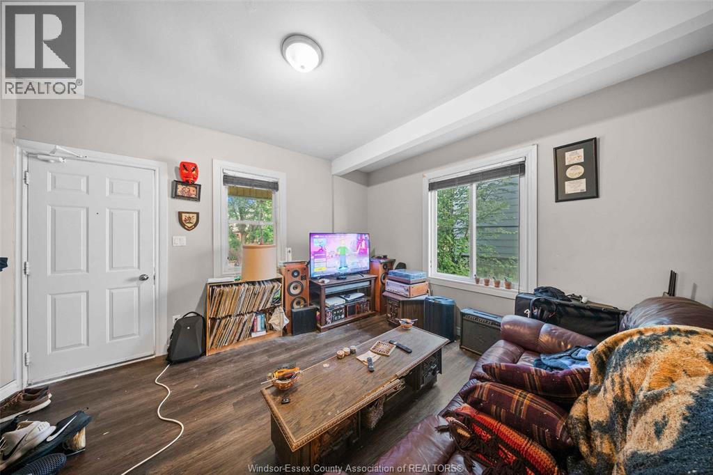 771 Chilver Road Property Photo 14