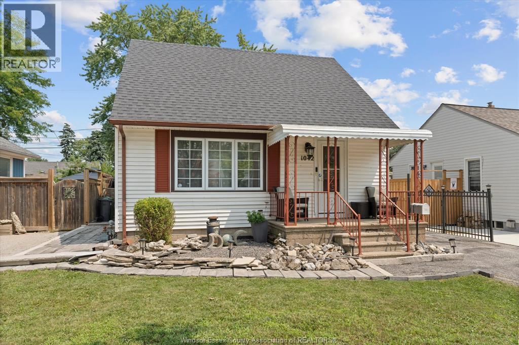 1042 EDWARD Property Photo 1