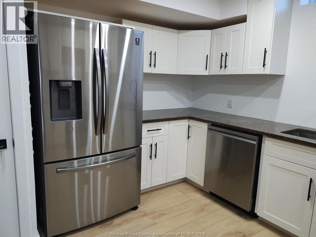 631 Holburn Street Unit# Lower Property Photo 2