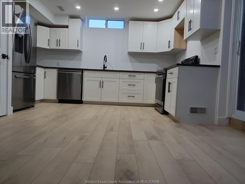 631 Holburn Street Unit# Lower Property Photo 3