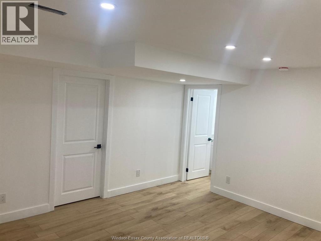 631 Holburn Street Unit# Lower Property Photo 5