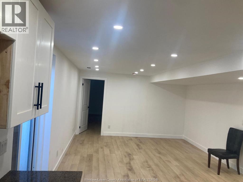 631 Holburn Street Unit# Lower Property Photo 6