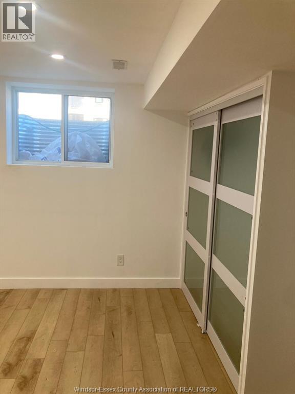 631 Holburn Street Unit# Lower Property Photo 7