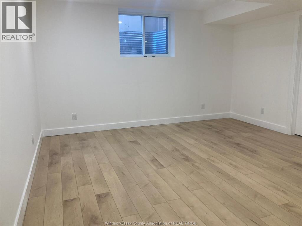 631 Holburn Street Unit# Lower Property Photo 8