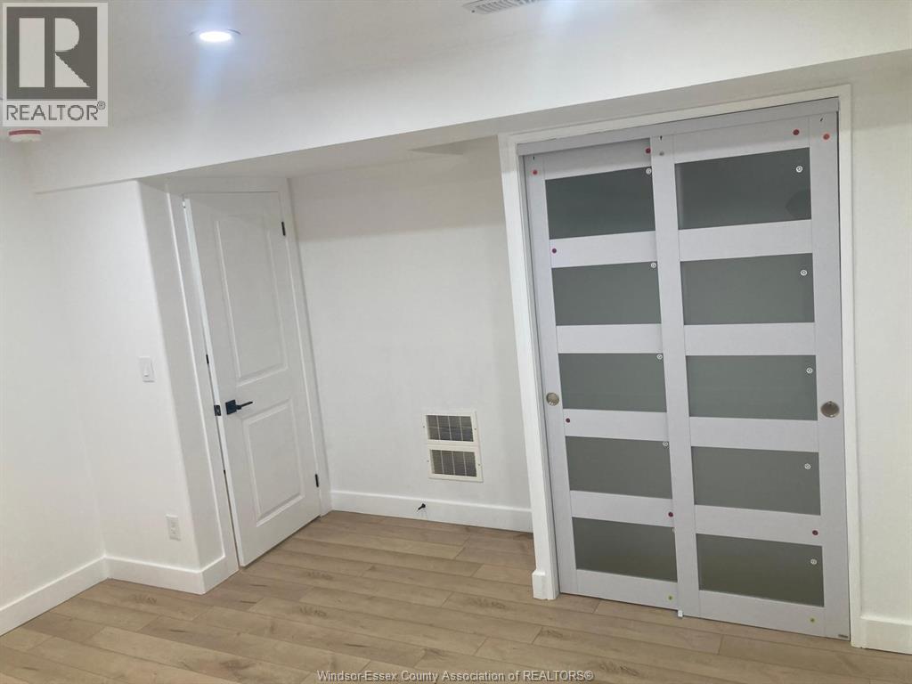 631 Holburn Street Unit# Lower Property Photo 9