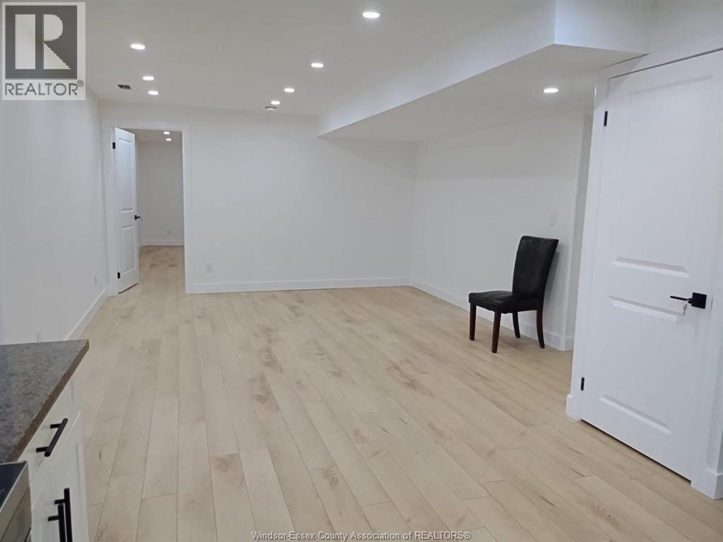 631 Holburn Street Unit# Lower Property Photo 12
