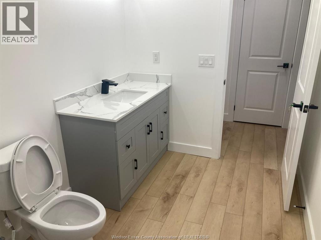 631 Holburn Street Unit# Lower Property Photo 14