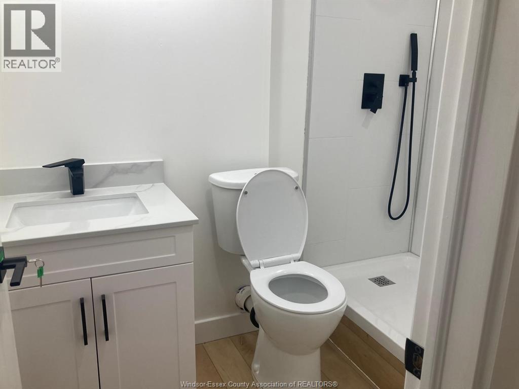 631 Holburn Street Unit# Lower Property Photo 15