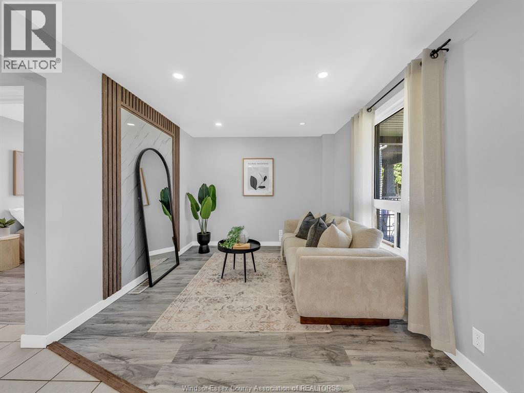 1153 UNIVERSITY Property Photo 1