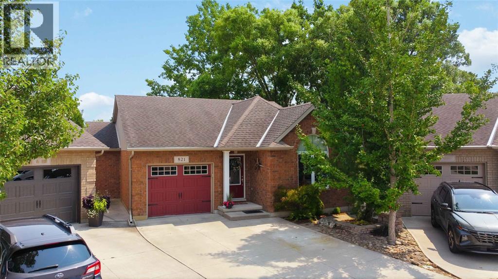 821 Carriage WAY