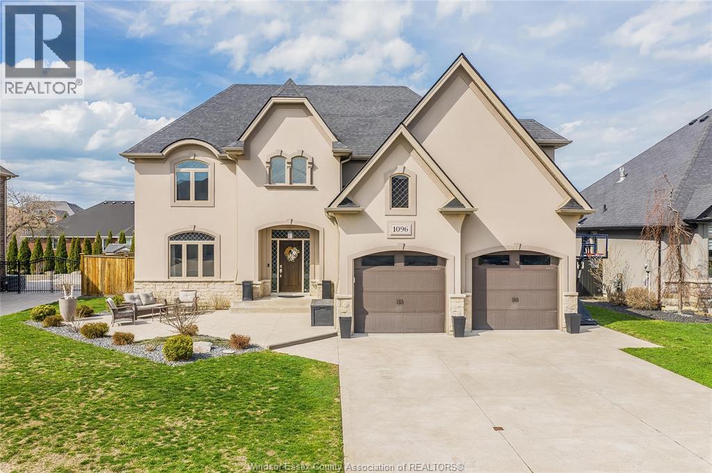 1096 CHARLOTTE CRESCENT