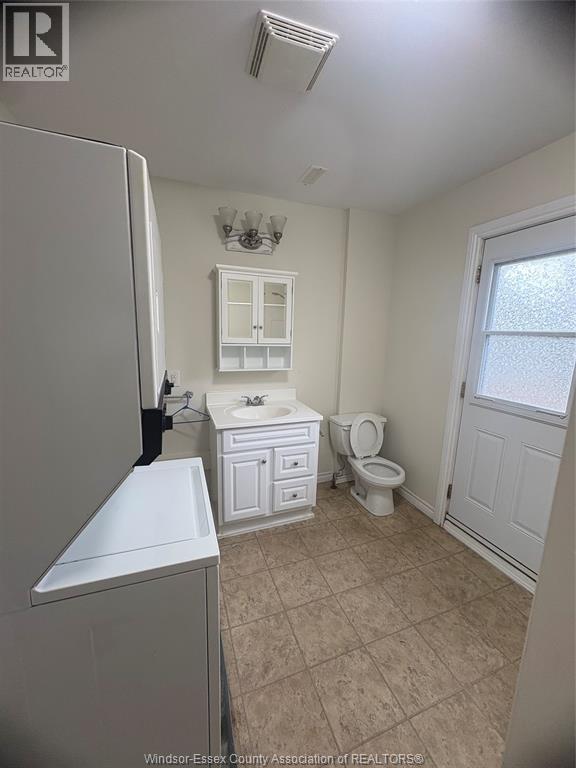 853 Pillette Unit# 2 Property Photo 3
