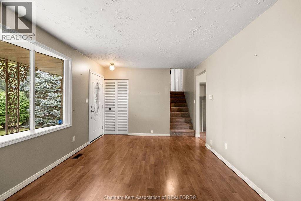98 Cardinal Crescent Property Photo 6