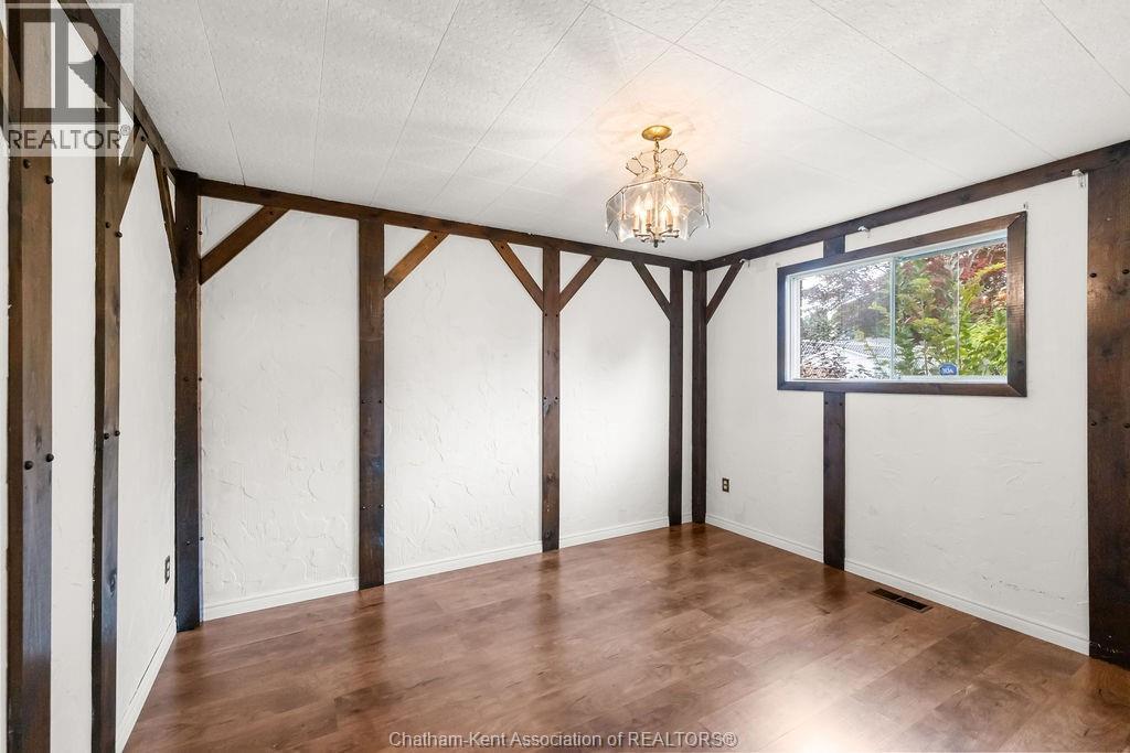 98 Cardinal Crescent Property Photo 16