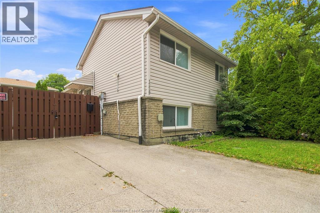 1229 ARNCLIFFE PLACE Property Photo 1