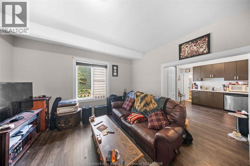 771 Chilver Road Property Photo 11