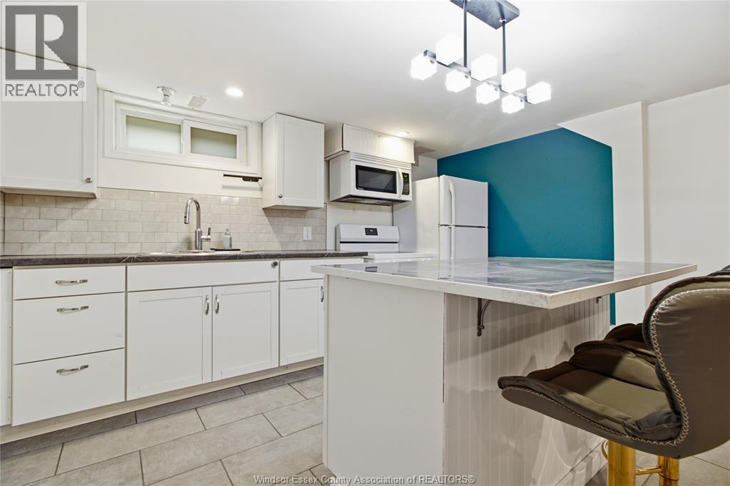 1784 Partington Unit# Lower Property Photo 3